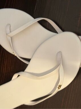 Country Road White Slim-Thong Sandals with Gold Accent